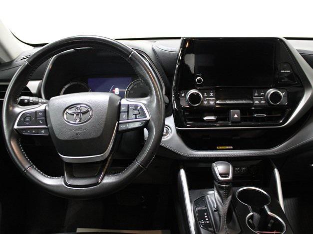 used 2023 Toyota Highlander car, priced at $34,900