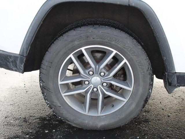 used 2017 Jeep Grand Cherokee car, priced at $9,900