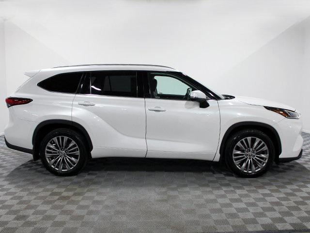used 2022 Toyota Highlander car, priced at $31,500