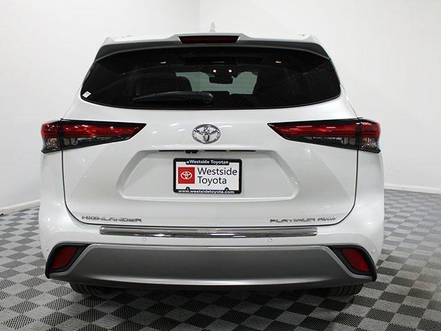 used 2022 Toyota Highlander car, priced at $31,500