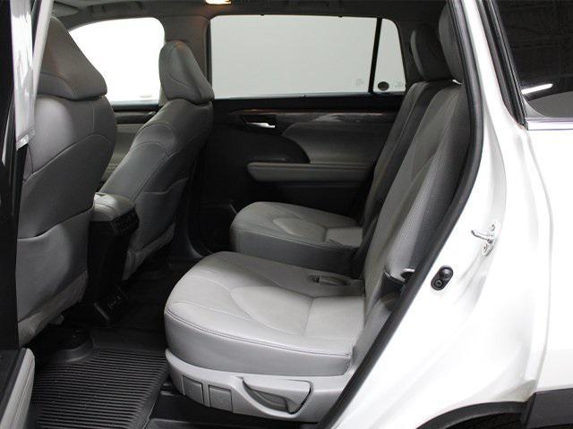 used 2022 Toyota Highlander car, priced at $31,500