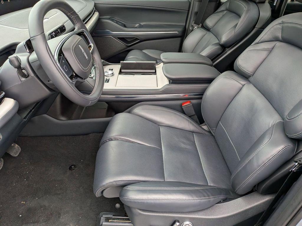 new 2025 Lincoln Navigator car, priced at $113,720