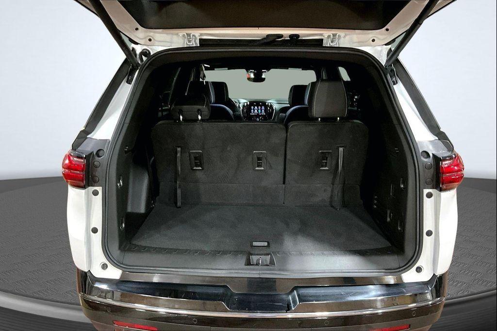 used 2022 Chevrolet Traverse car, priced at $31,892