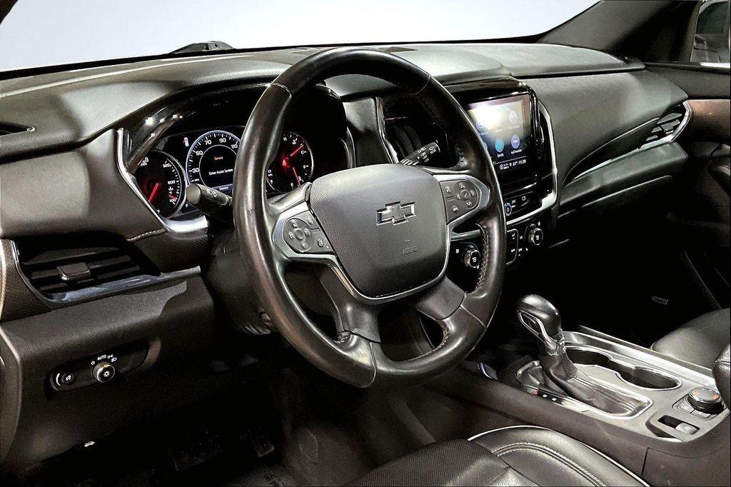 used 2022 Chevrolet Traverse car, priced at $31,892