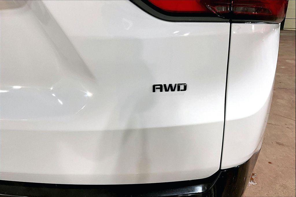 used 2022 Chevrolet Traverse car, priced at $31,892