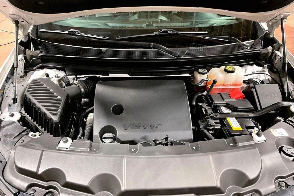 used 2022 Chevrolet Traverse car, priced at $31,892