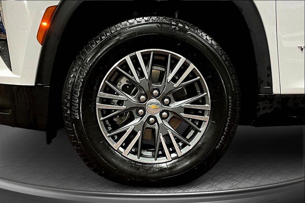 used 2024 Chevrolet Traverse car, priced at $34,685