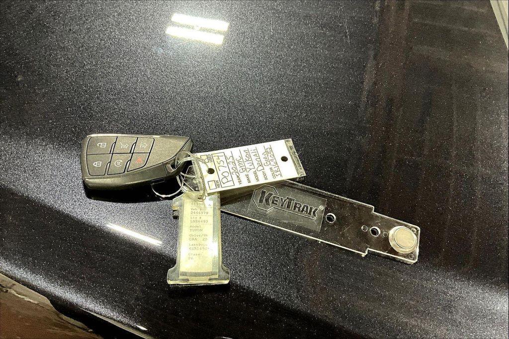 used 2025 GMC Yukon car, priced at $73,790