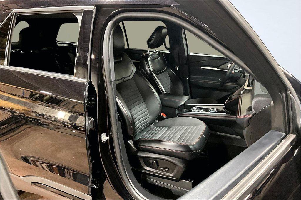 used 2025 Ford Explorer car, priced at $38,800