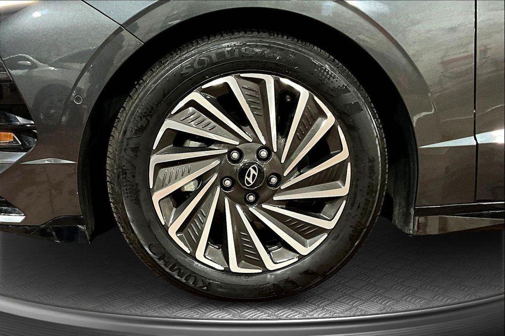 used 2024 Hyundai Sonata Hybrid car, priced at $27,396
