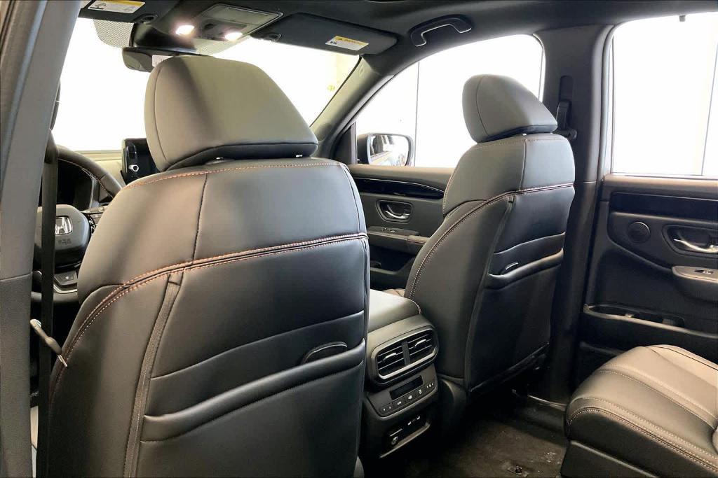 new 2025 Honda Pilot car, priced at $50,895