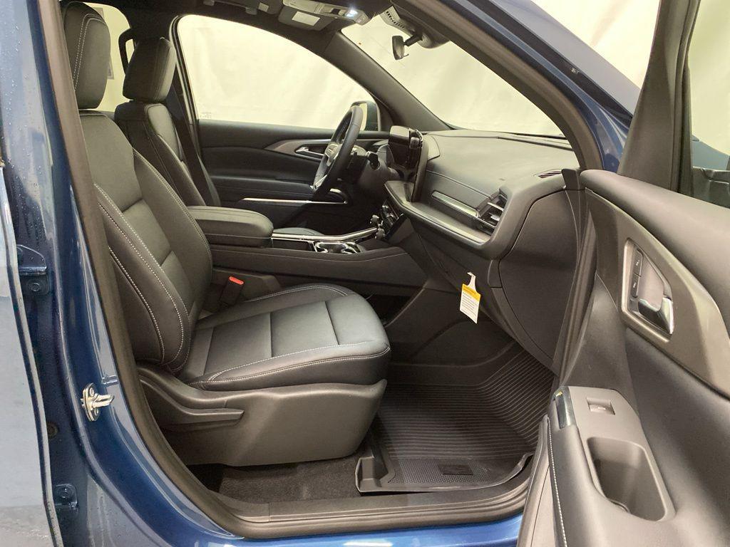 new 2026 Chevrolet Traverse car, priced at $49,140