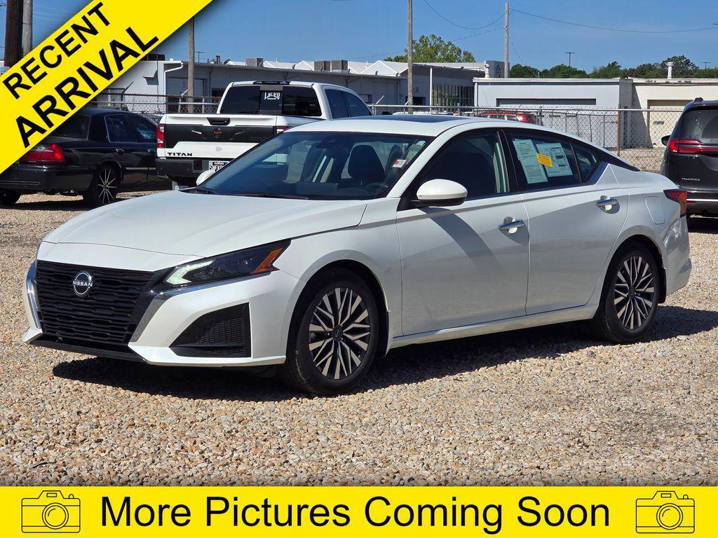 used 2023 Nissan Altima car, priced at $24,000