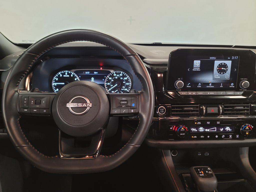 2024 Solid Gray/Super Black Nissan Pathfinder