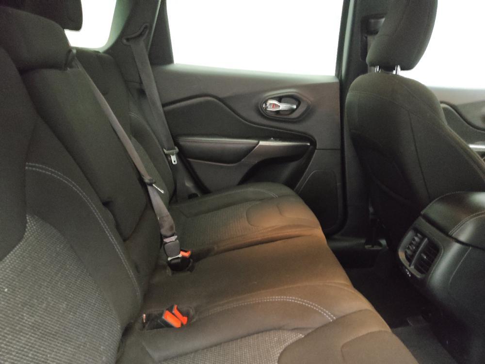 used 2020 Jeep Cherokee car, priced at $16,595