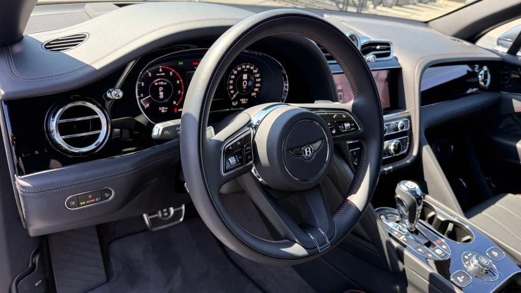 Bentley Bentayga view 12