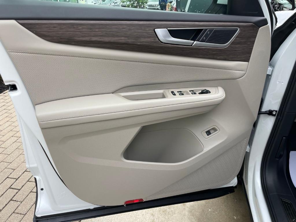 new 2026 Volkswagen Atlas car, priced at $49,248