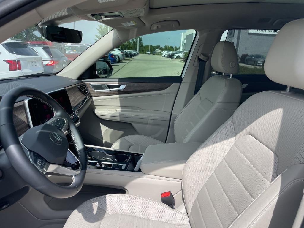 used 2025 Volkswagen Atlas car, priced at $40,250