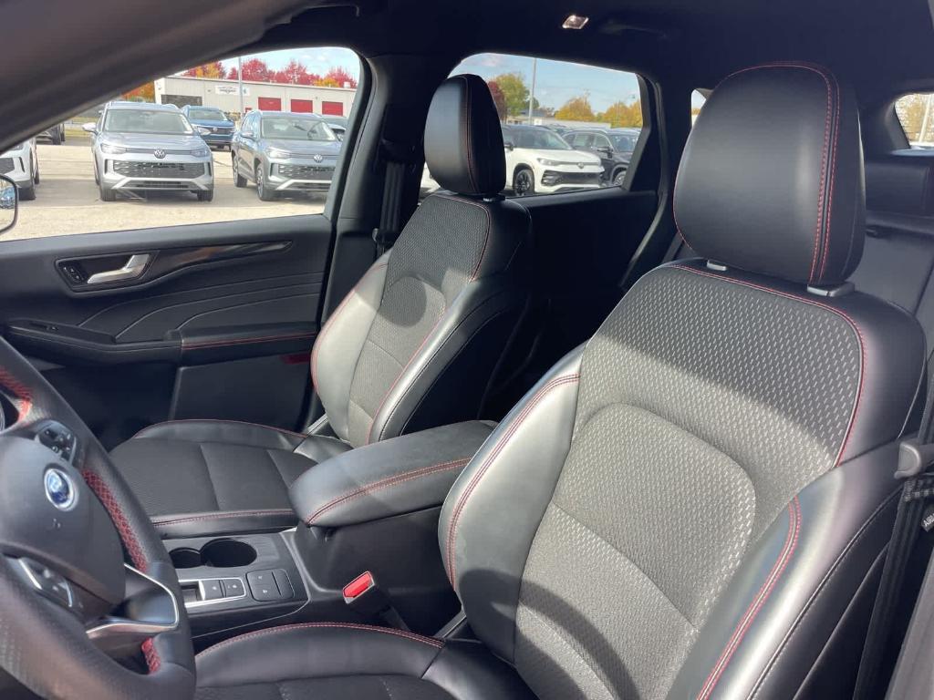 used 2025 Ford Escape car, priced at $25,044