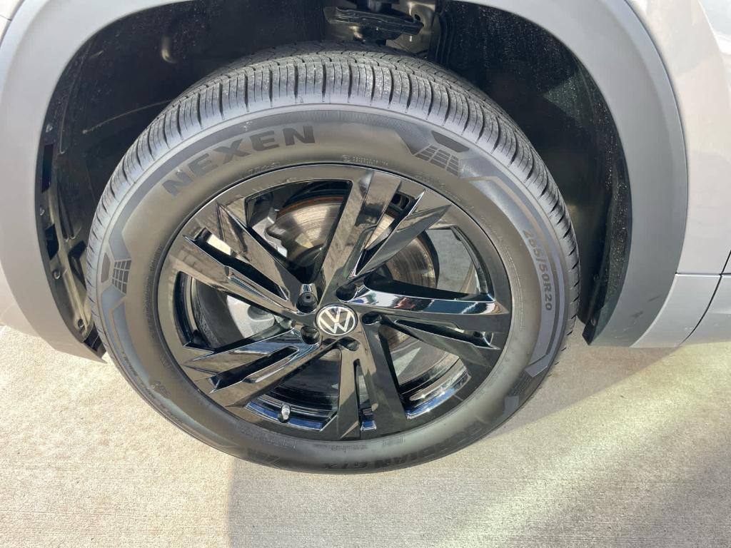 new 2025 Volkswagen Atlas Cross Sport car, priced at $46,536