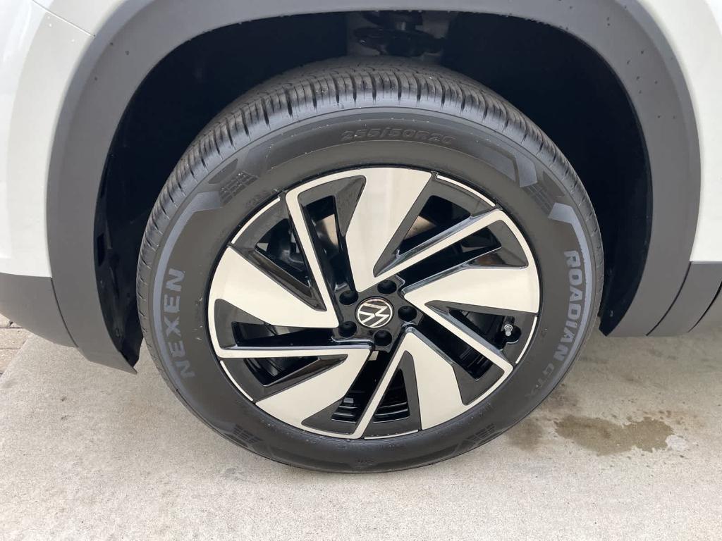 new 2026 Volkswagen Atlas car, priced at $48,741