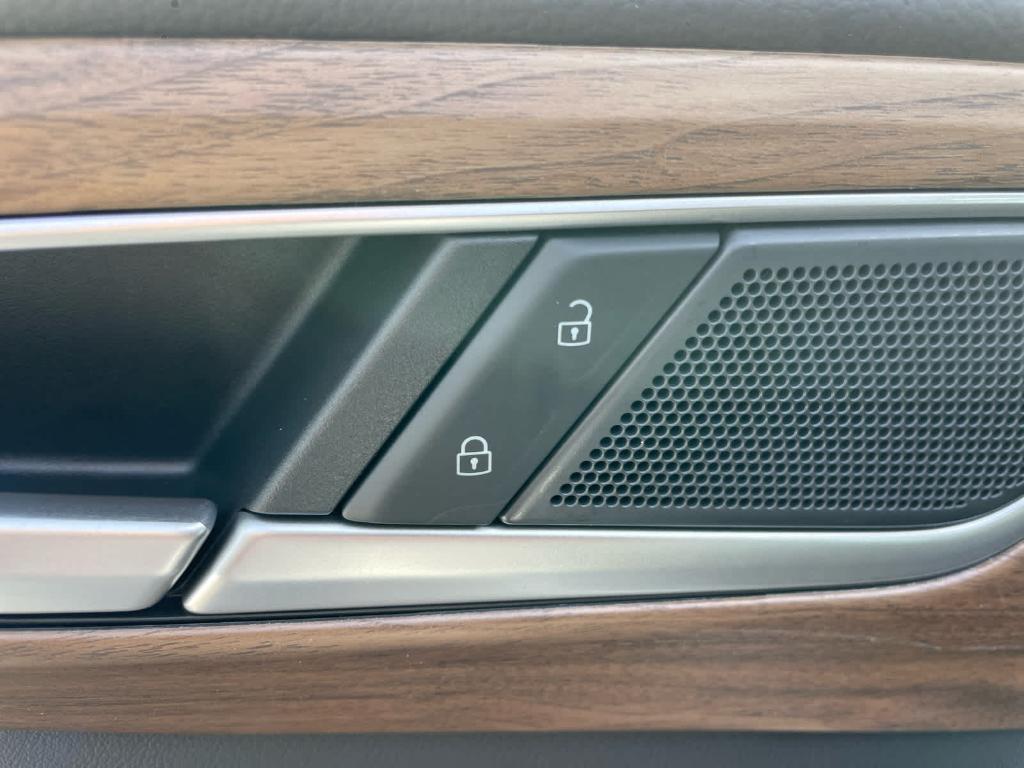 new 2026 Volkswagen Atlas car, priced at $45,006