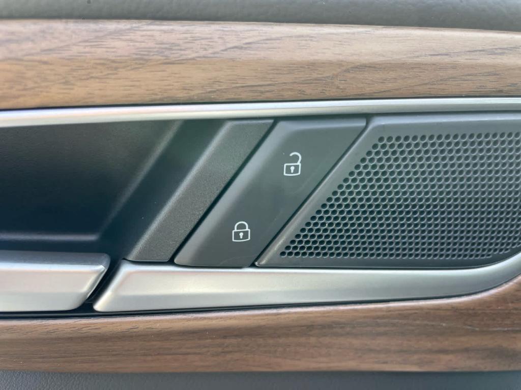 new 2026 Volkswagen Atlas car, priced at $45,597