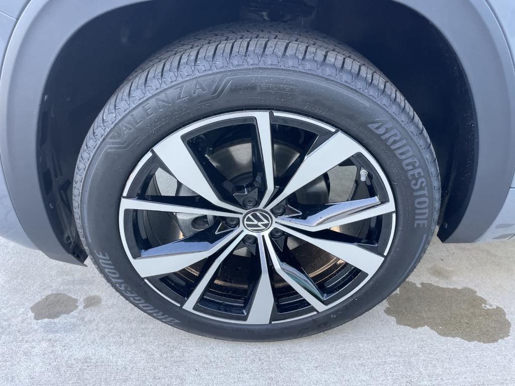 new 2026 Volkswagen Atlas Cross Sport car, priced at $52,206