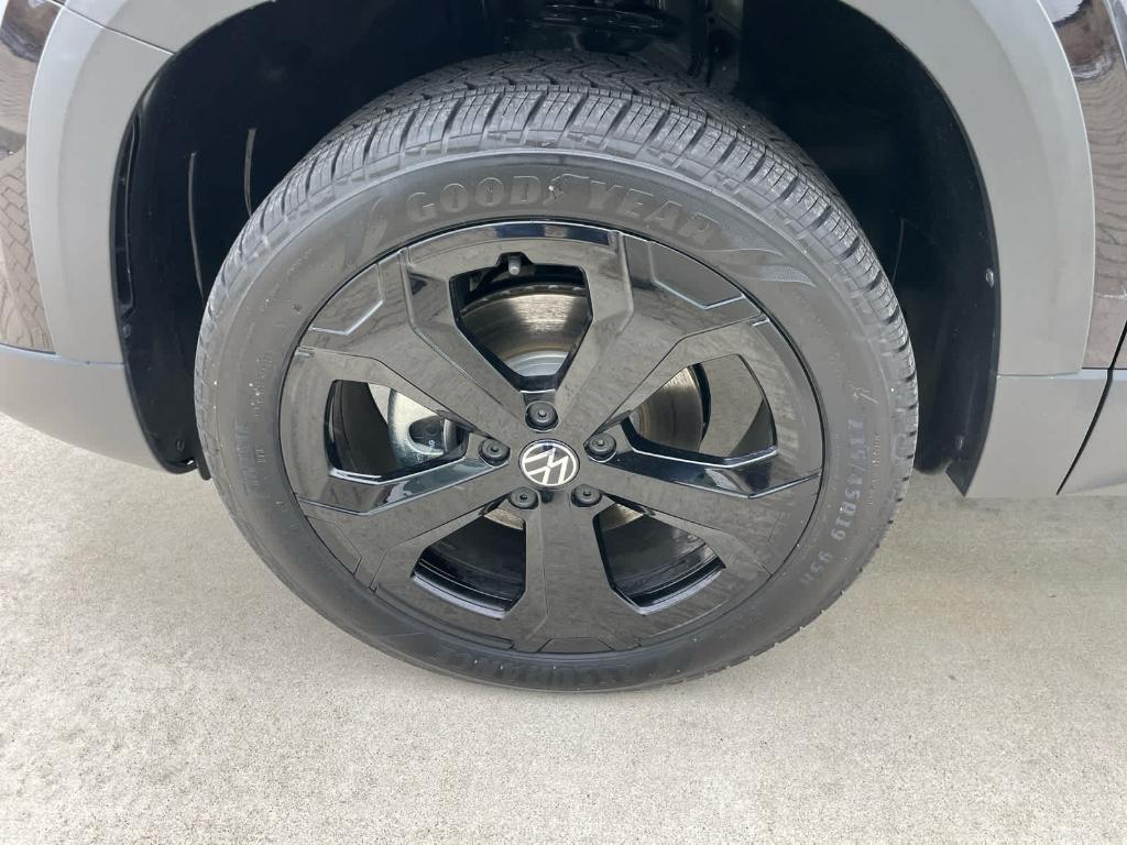 new 2026 Volkswagen Taos car, priced at $37,191