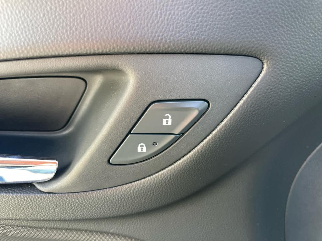 used 2022 Chevrolet Equinox car, priced at $20,045