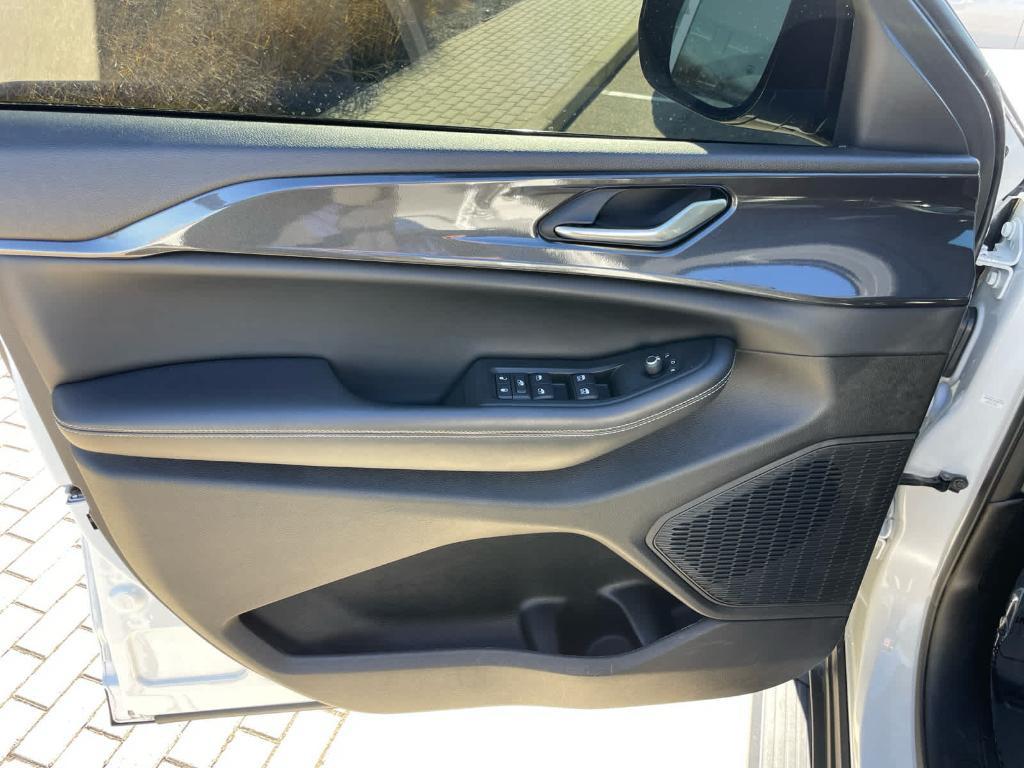 used 2023 Jeep Grand Cherokee car, priced at $29,828