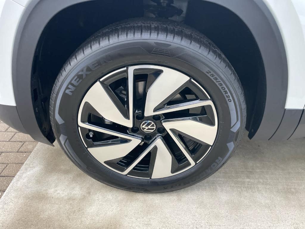 new 2026 Volkswagen Atlas car, priced at $49,359