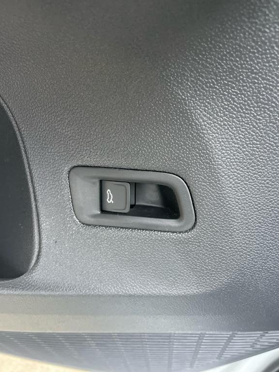 new 2026 Volkswagen Atlas car, priced at $49,359