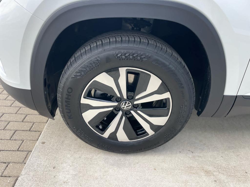 new 2026 Volkswagen Atlas car, priced at $41,396