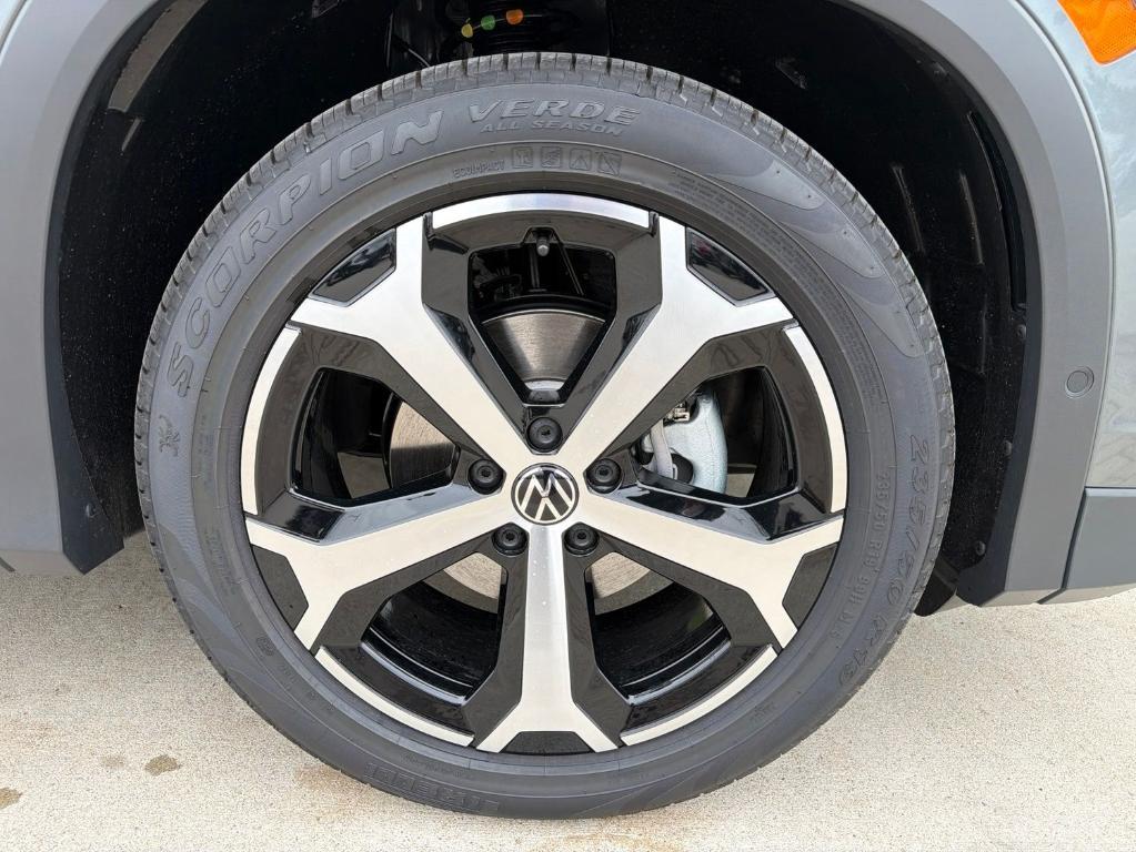 new 2026 Volkswagen Tiguan car, priced at $33,697