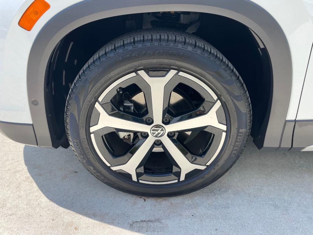 used 2025 Volkswagen Tiguan car, priced at $29,163