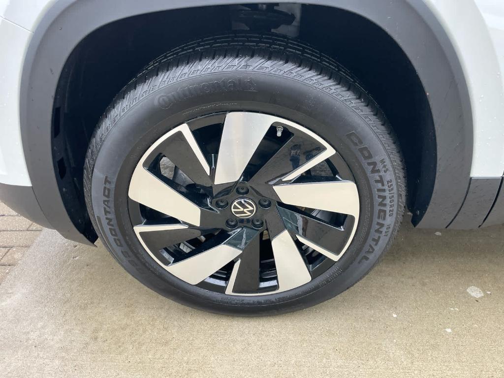 new 2026 Volkswagen Atlas Cross Sport car, priced at $49,488