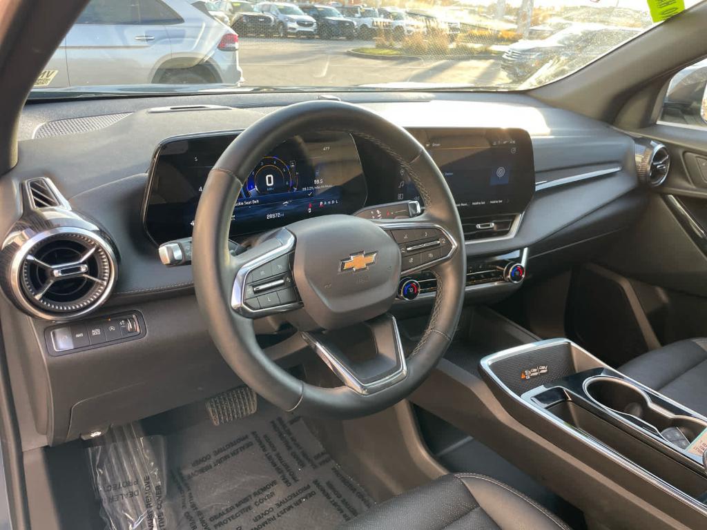 used 2025 Chevrolet Equinox car, priced at $25,871