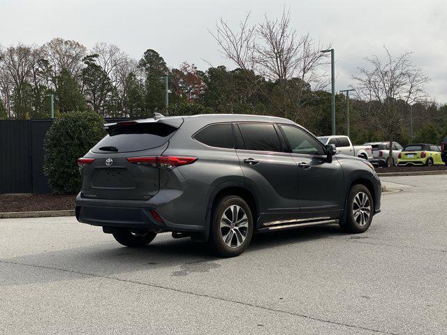 used 2022 Toyota Highlander car, priced at $30,988