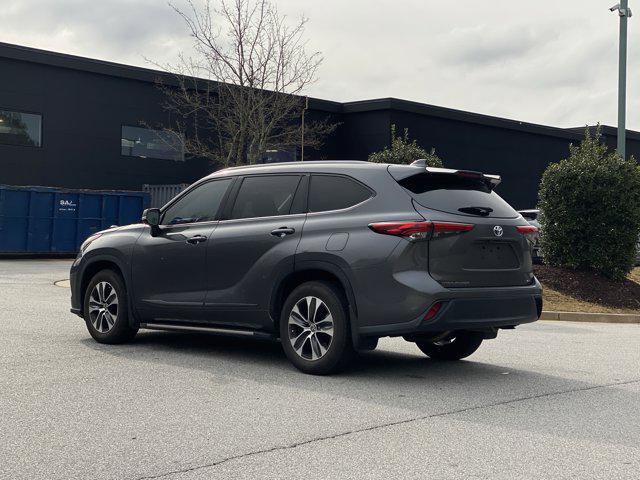 used 2022 Toyota Highlander car, priced at $30,988