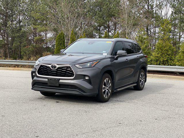 used 2022 Toyota Highlander car, priced at $30,988