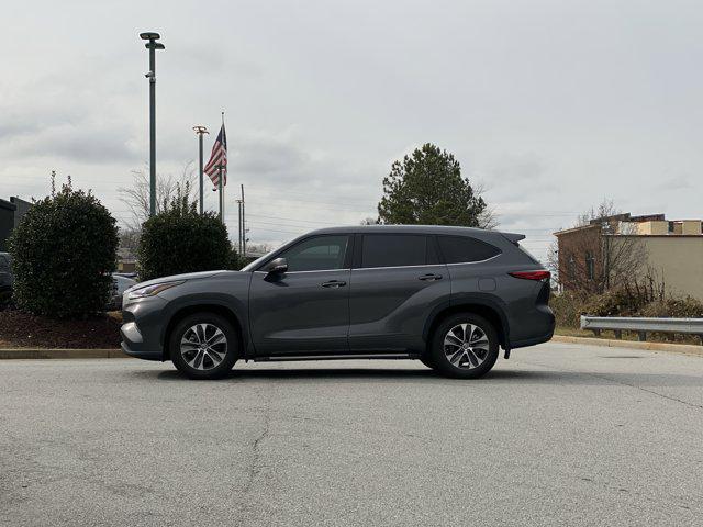 used 2022 Toyota Highlander car, priced at $30,988
