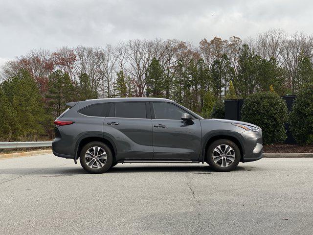 used 2022 Toyota Highlander car, priced at $30,988