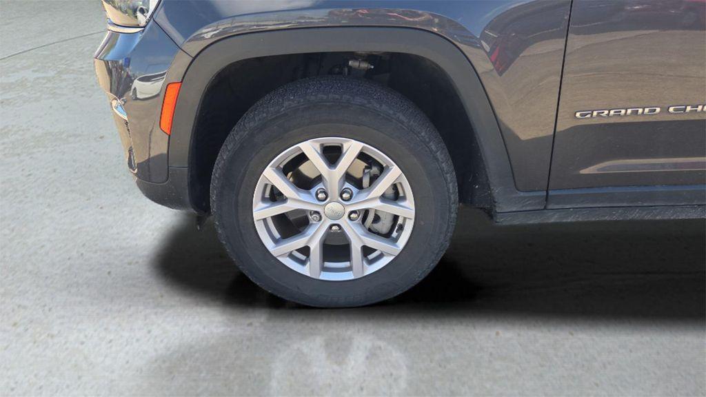 used 2022 Jeep Grand Cherokee car, priced at $25,228