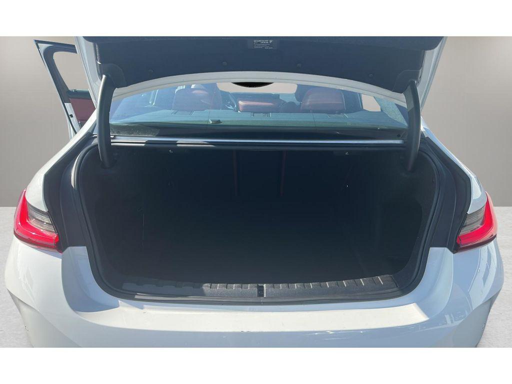 BMW 3 Series view 20