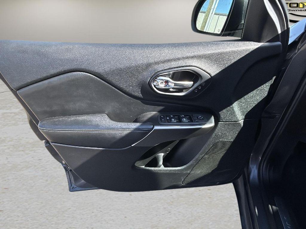 used 2020 Jeep Cherokee car, priced at $17,182