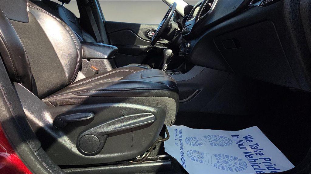 used 2021 Jeep Cherokee car, priced at $14,041