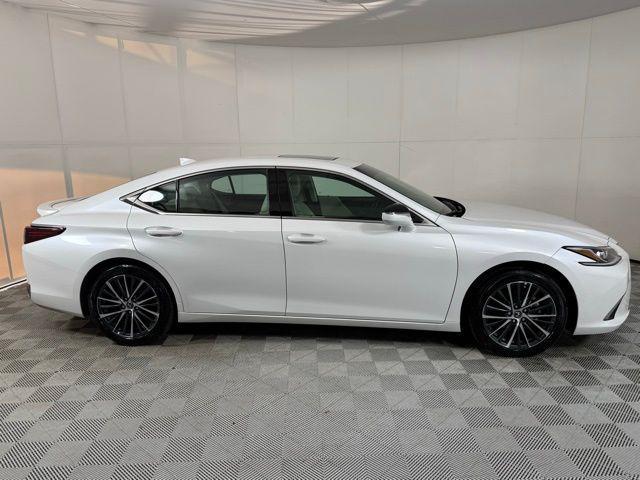 used 2025 Lexus ES 300h car, priced at $44,890