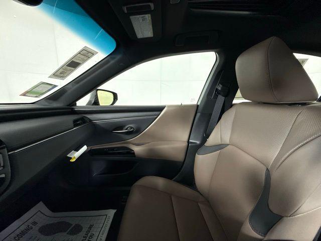 new 2025 Lexus ES 350 car, priced at $48,684