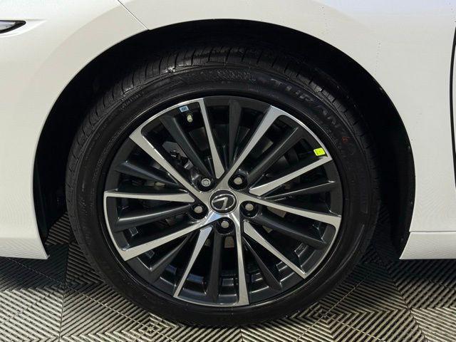 new 2025 Lexus ES 350 car, priced at $48,684